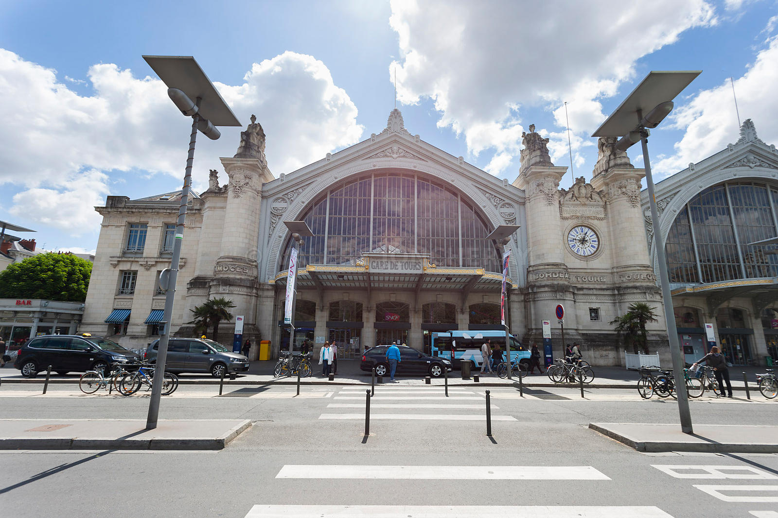 Réserver votre course pour un transferts de gares avec un service de VTC